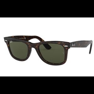 Ray-Ban Women’s Classic Wayfarer Sunglasses